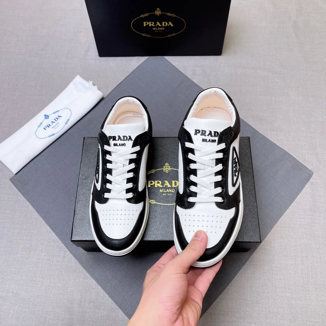 P400 Prada Prada's new men's leather sneakers, the highest version on the market, any comparison is welcome🆚! The original leather has excellent texture and is super high-end! Fetal sheep net lining imported from Italy, removable pad! Luxurious materials and fine workmanship, highly recommended! Code number 38-45 No. 058
